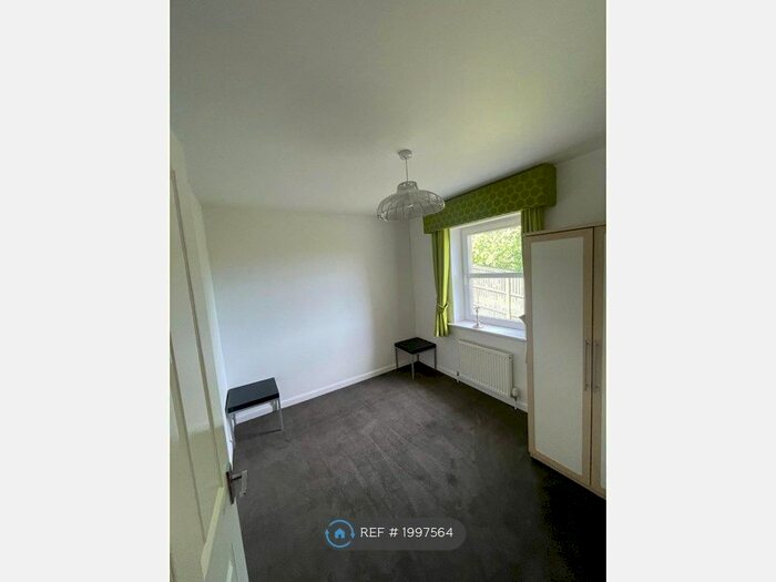 2 Bedroom Flat To Rent In A, Glasgow, G77