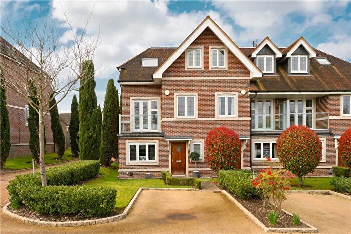 4 Bedroom End Of Terrace House For Sale In Thomas More Gardens, Esher, Surrey, KT10