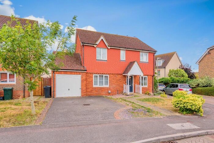 4 Bedroom Detached House For Sale In Galloway Drive, Kennington, Ashford, TN25