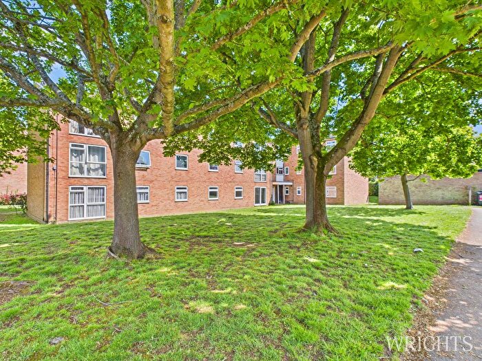 2 Bedroom Flat To Rent In New Wood, Welwyn Garden City, AL7