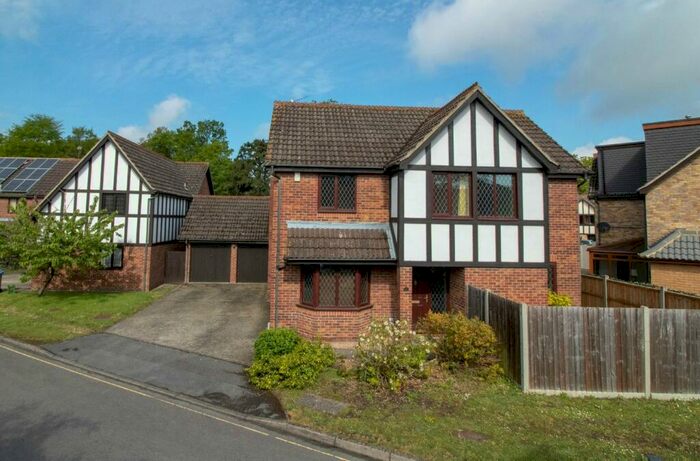 4 Bedroom Detached House To Rent In Tamworth Drive, Fleet, GU51