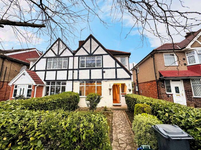 3 Bedroom Semi-Detached House To Rent In Ellerdine Road, Hounslow, TW3