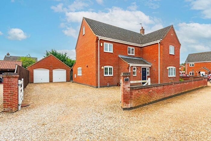 6 Bedroom Detached House For Sale In Chapel Street, Shipdham, IP25
