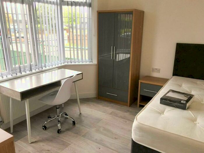 6 Bedroom Semi-Detached House To Rent In *£pppw Excluding* Queens Road East, - Uon, NG9