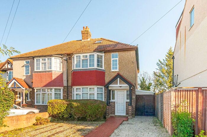 3 Bedroom Semi Detached House To Rent In Kingsway, Motspur Park, New Malden, KT3