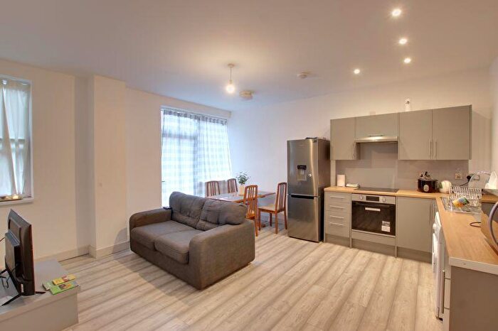 2 Bedroom Flat To Rent In Windsor Road, Trowbridge, BA14