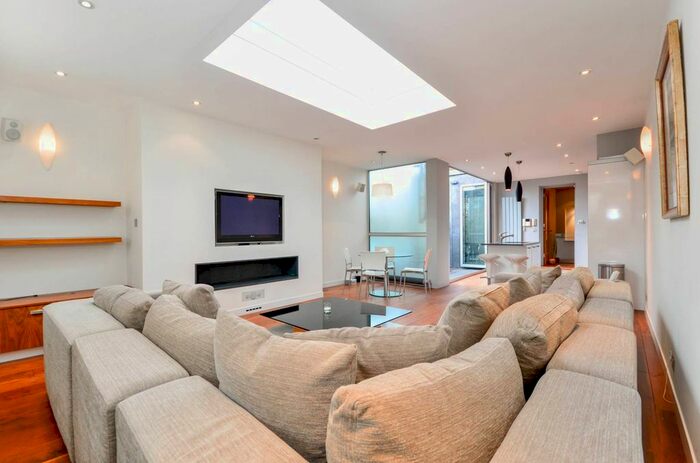 2 Bedroom Flat To Rent In Bolton Gardens, South Kensington, London, SW5