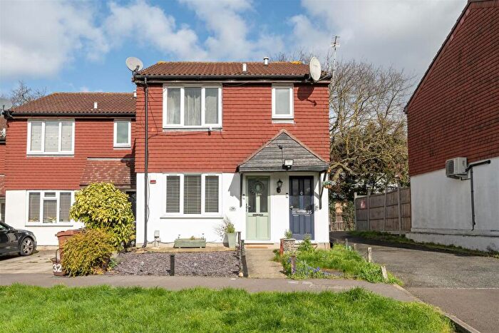 1 Bedroom Maisonette For Sale In Stapleford Close, Chingford, E4