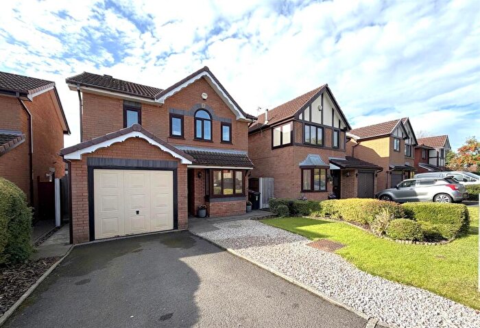 3 Bedroom Detached House For Sale In Montfort Close, Westhoughton, Bolton, BL5
