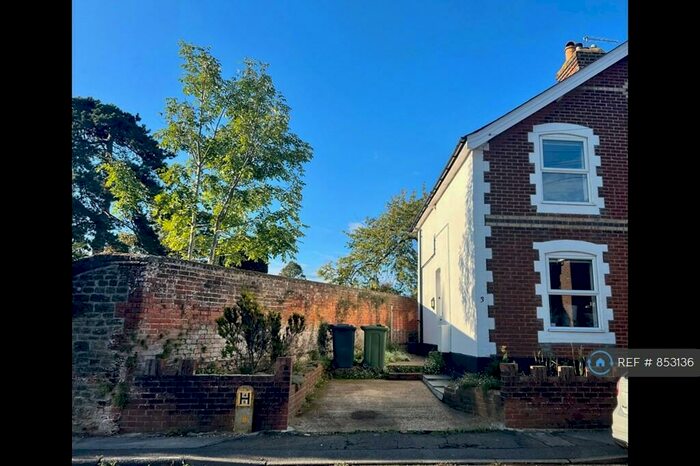 2 Bedroom End Of Terrace House To Rent In Weyside Road, Guildford, GU1