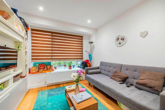 Studio To Rent In Cressys Corner, Lampton Road, Hounslow, TW3