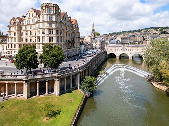 2 Bedroom Flat For Sale In Grand Parade, Bath, BA2
