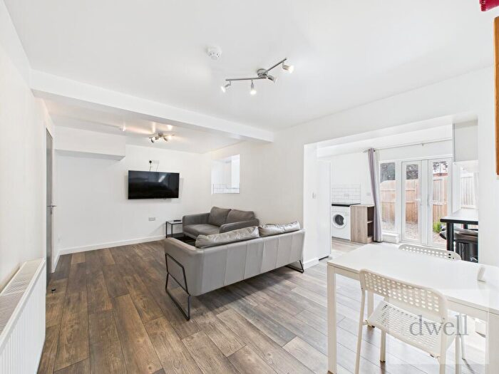 6 Bedroom Semi Detached House To Rent In Estcourt Terrace, Headingley, Leeds, LS6