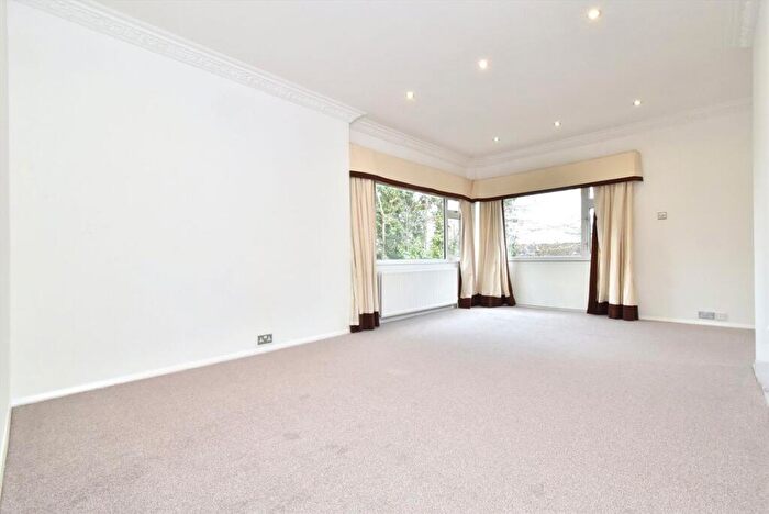 3 Bedroom Flat For Sale In Grassmount, Forest Hill, SE23