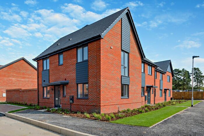 3 Bedroom Detached House To Rent In Hunt Way, Crowthorne, RG45