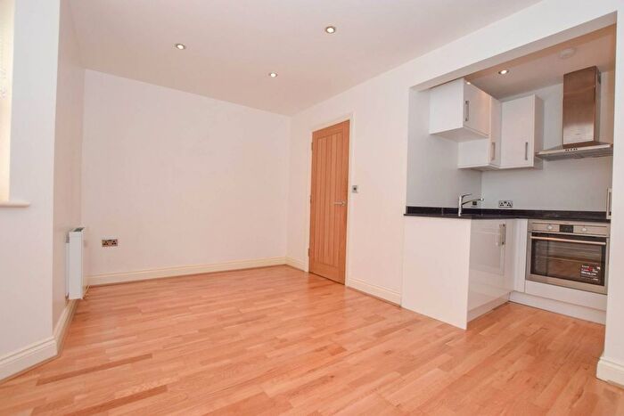 1 Bedroom Flat For Sale In Rosslyn Road, Watford, WD18