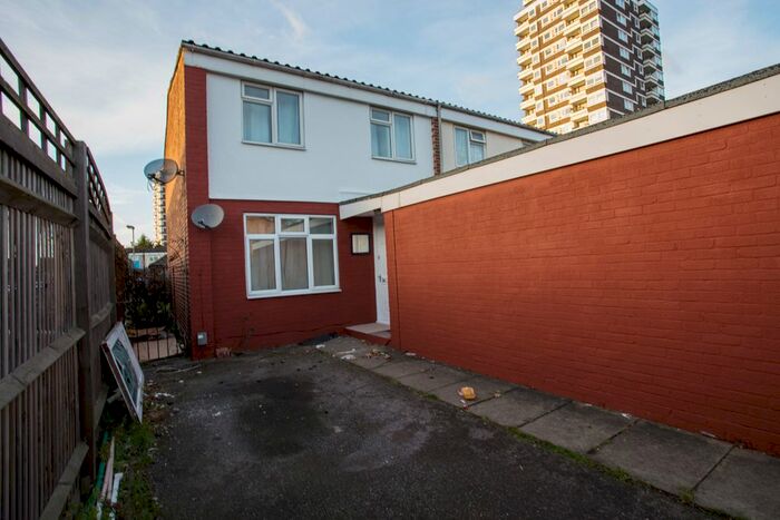 3 Bedroom End Of Terrace House To Rent In Atlas Road, Plastow, Startford, Cannery Wharf, Canning Town E13