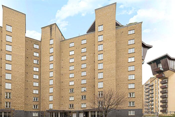 2 Bedroom Flat To Rent In Vanguard Building, Millennium Harbour, Canary Wharf, London, E14