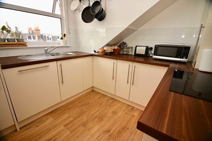 2 Bedroom Flat To Rent In Alexandra Grove, Finsbury Park, London, N4