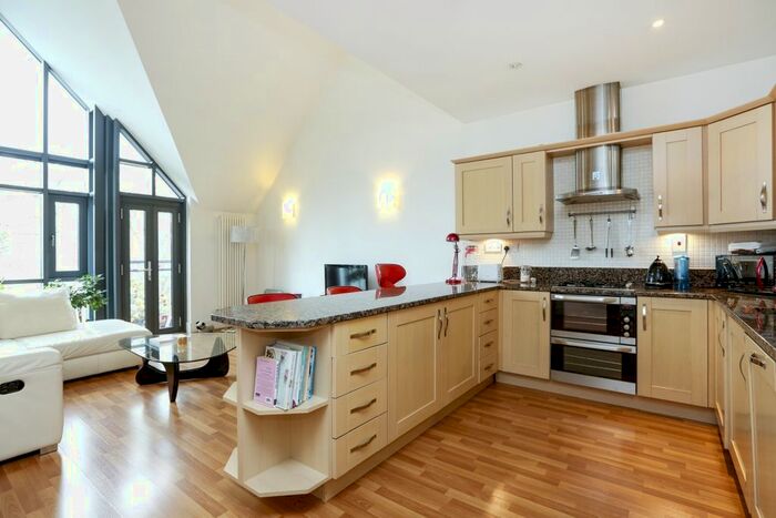 2 Bedroom Flat To Rent In Putney Bridge Road, London, SW18