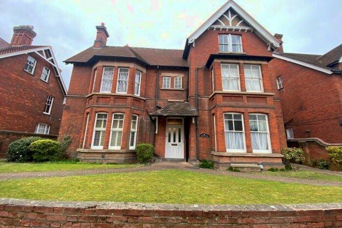 Studio To Rent In De Parys Avenue, Bedford, MK40