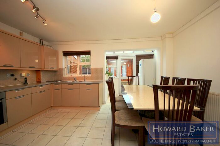 5 Bedroom Town House To Rent In De Havilland Road, Edgware, HA8