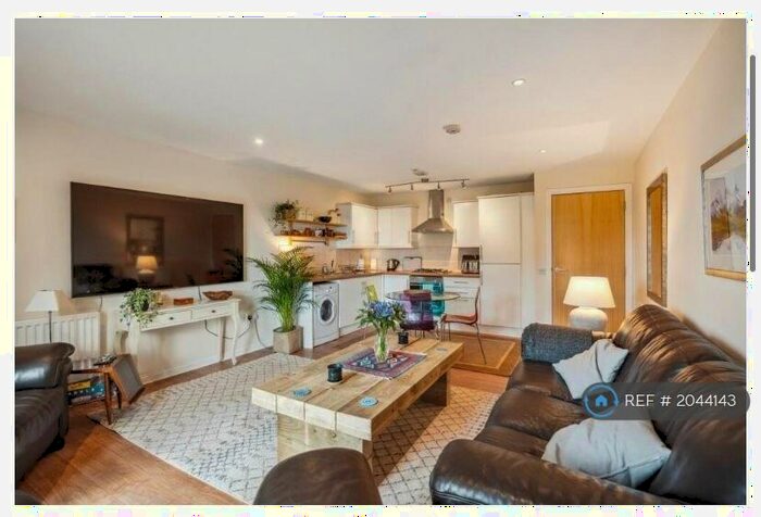 2 Bedroom Flat To Rent In Cumlodden Drive, Glasgow, G20