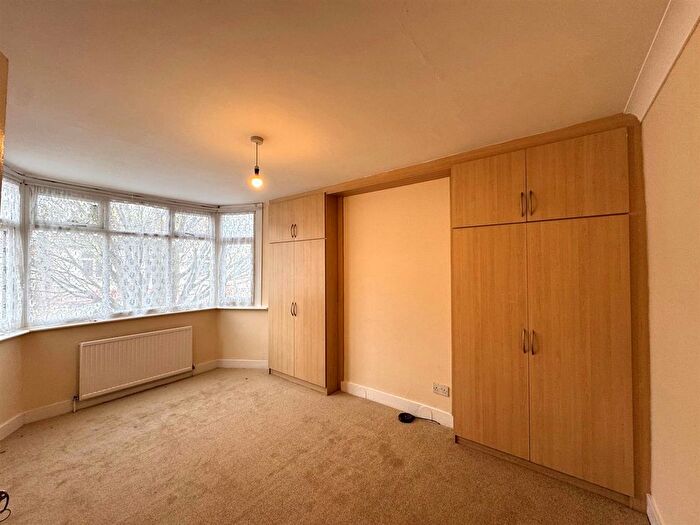 3 Bedroom Terraced House For Sale In Trinity Road, Southall, UB1