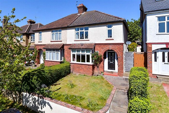 3 Bedroom Semi-Detached House For Sale In Tonbridge Road, Maidstone, Kent, ME16