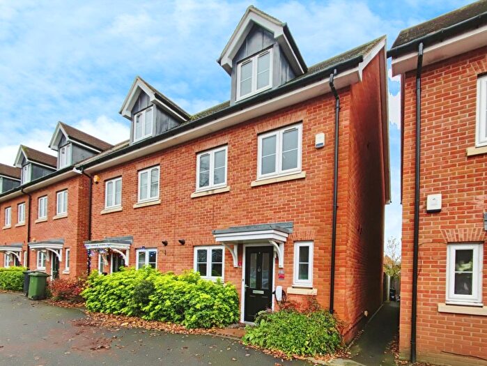 3 Bedroom Property For Sale In Meyers Close, Slough, SL3