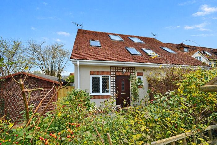 3 Bedroom Semi-Detached House For Sale In Parkers Hill, Thame, OX9