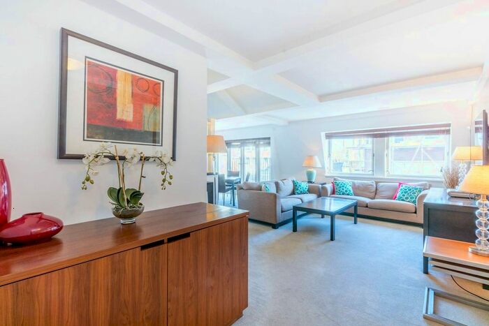 2 Bedroom Flat To Rent In Clarges Street, Mayfair, London, W1J