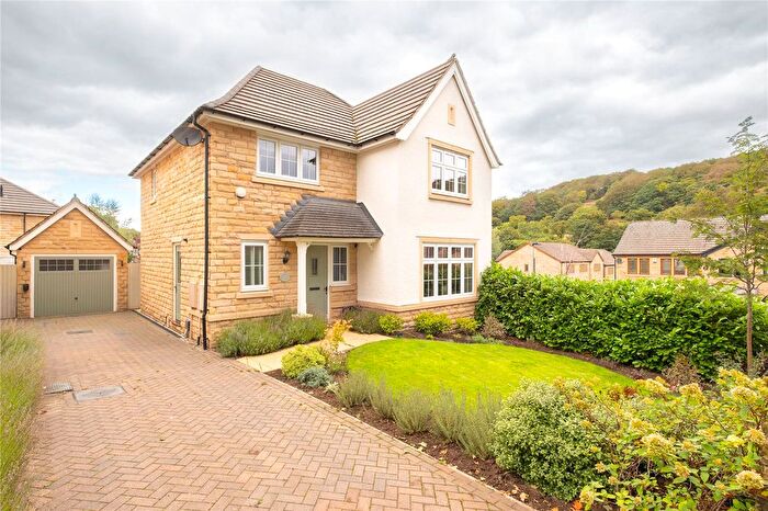 4 Bedroom Detached House For Sale In Stoney Bank Lane, Thongsbridge, Holmfirth, HD9