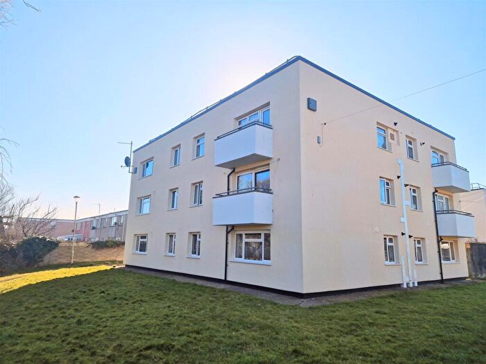 1 Bedroom Apartment For Sale In Pwll-Y-Waun, Porthcawl, CF36