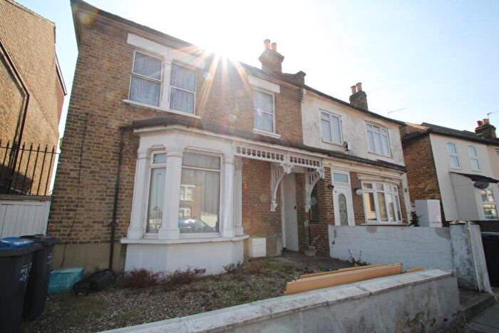 2 Bedroom Flat To Rent In Farnley Road, Selhurst, SE25