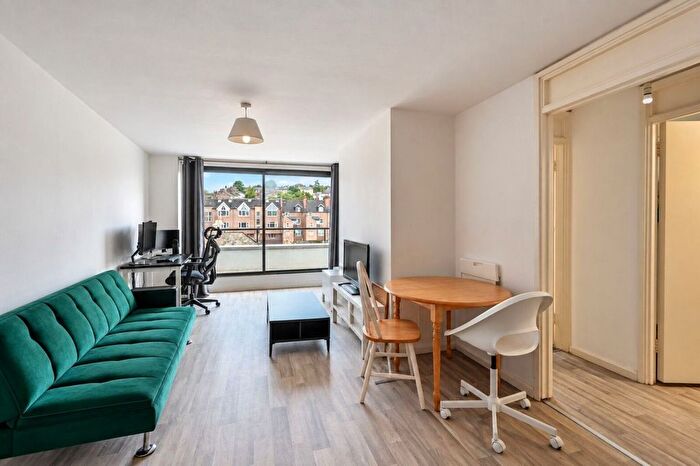 1 Bedroom Flat For Sale In Eastgate Gardens, Guildford, GU1