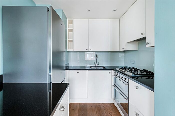 1 Bedroom Flat For Sale In Askew Road, Shepherd's Bush, W12