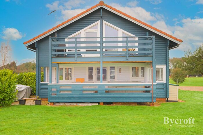 2 Bedroom Detached House For Sale In Fairway Lakes, Fritton, NR31