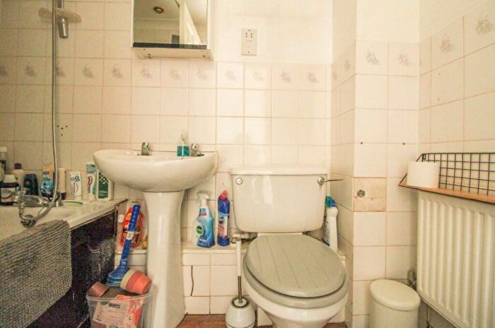 2 Bedroom Flat To Rent In Canal Walk, London, CR0