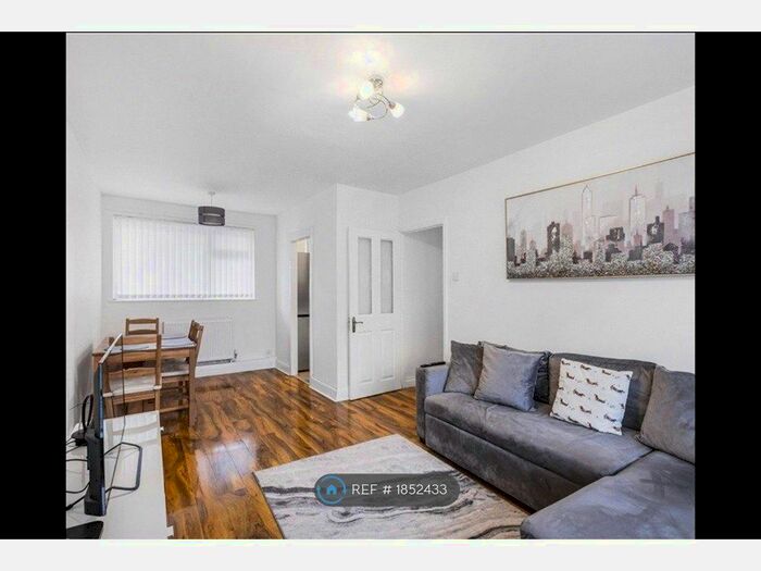 2 Bedroom Flat To Rent In Springett House, London, SW2