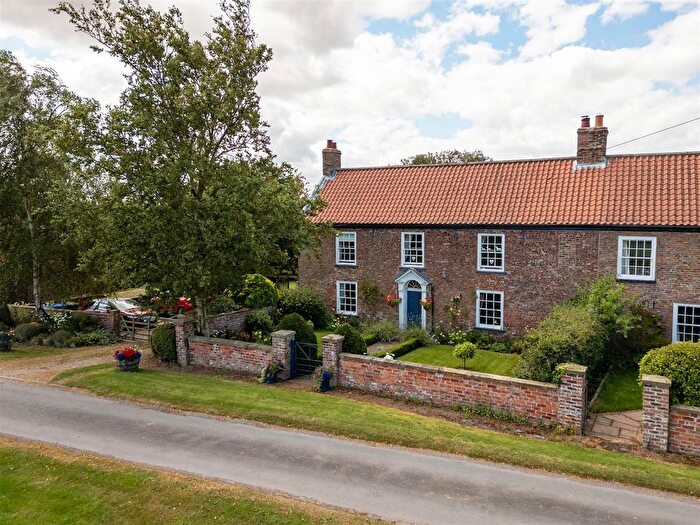 4 Bedroom Semi-Detached House For Sale In Bydales Lane, Winestead, HU12