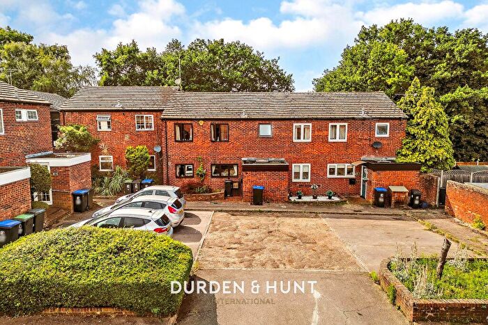 1 Bedroom Apartment For Sale In Kingsley Road, Loughton, IG10
