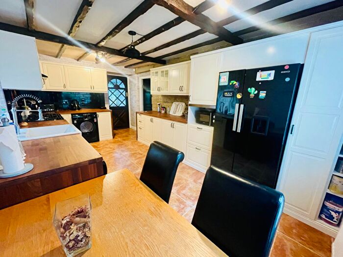 2 Bedroom Cottage To Rent In Parkside Grove, Heaton, Bradford, BD9