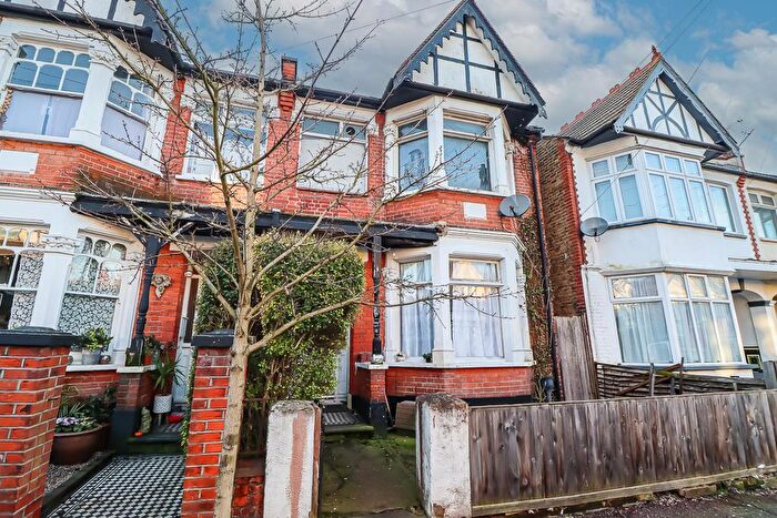 6 Bedroom Semi Detached House For Sale In Ramuz Drive, Westcliff-on-Sea, SS0