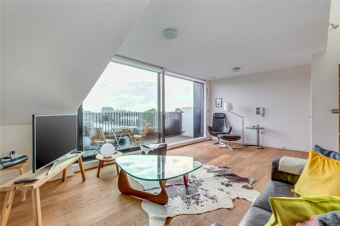 2 Bedroom Flat To Rent In Bazalgette Court, Great West Road, W6