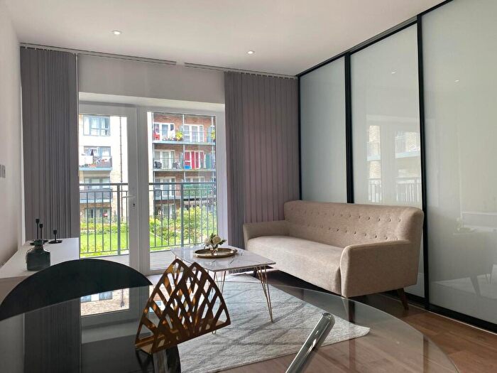 1 Bedroom Flat To Rent In Beaufort Square, London, NW9