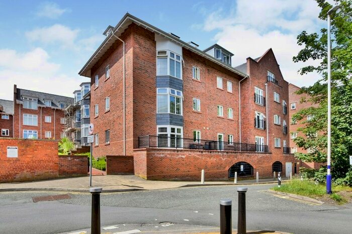 2 Bedroom Flat To Rent In Station Road, Wilmslow, Cheshire, SK9