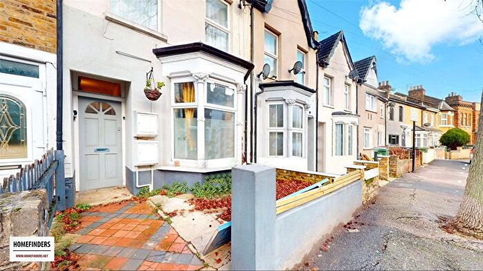 2 Bedroom Flat For Sale In Lindley Road, Leyton, E10
