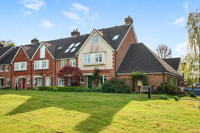 4 Bedroom End Terrace House For Sale In Parkside Mews, Warlingham, CR6