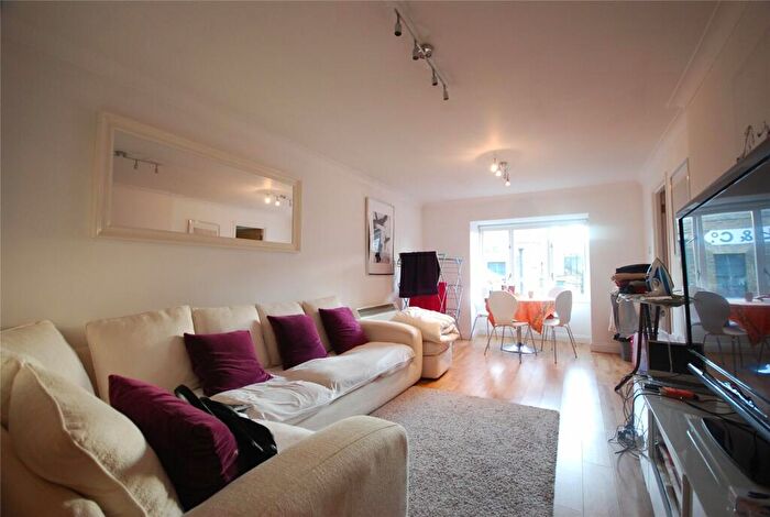 2 Bedroom Flat To Rent In Tyndal Court, Transom Square, E14